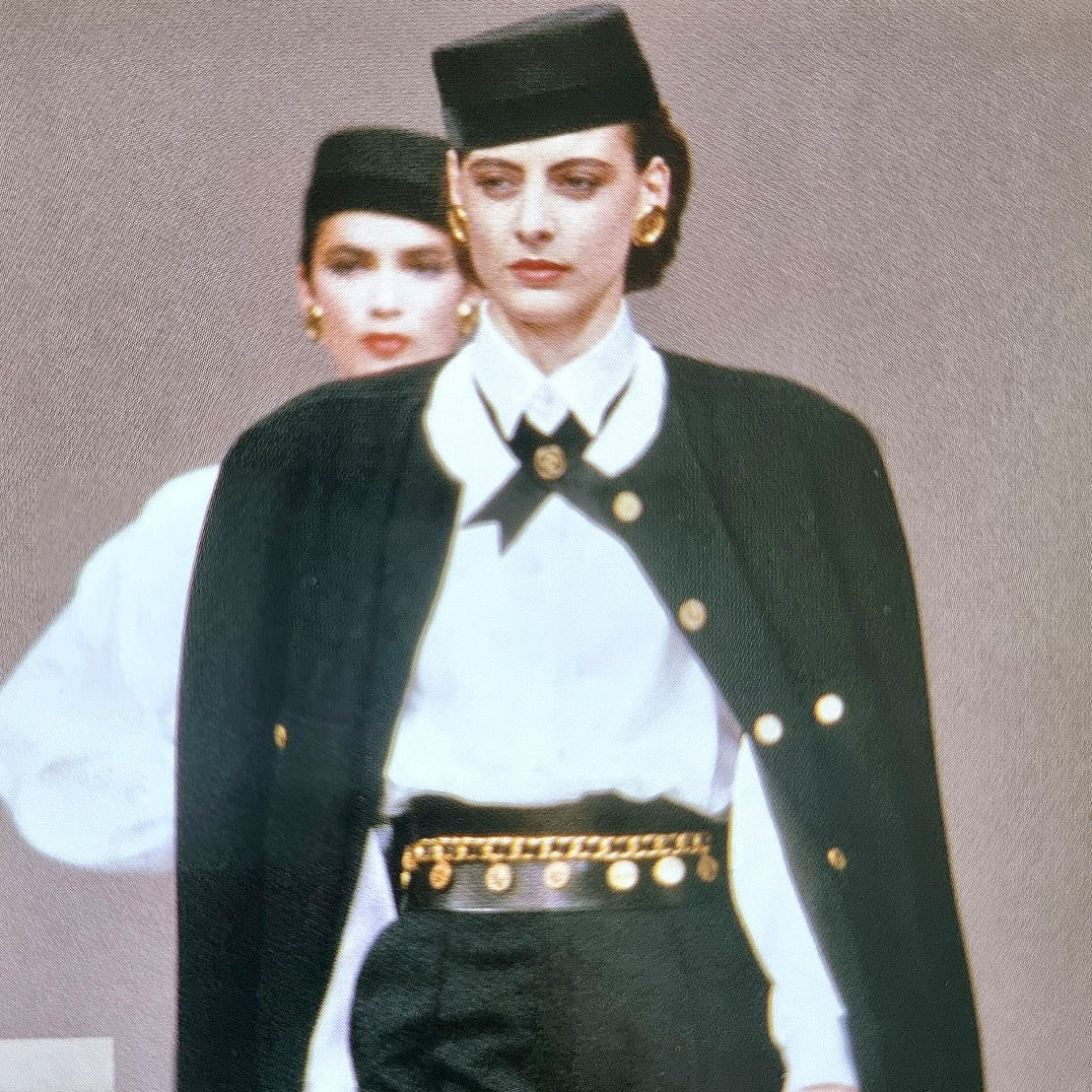 CHANEL FALL / WINTER 1985 BLACK LEATHER GOLD PLATED CC LOGO BUTTON COLLAR