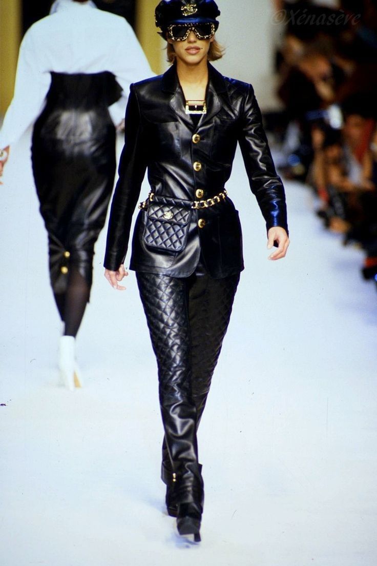 CHANEL FALL / WINTER 1992 (COLLECTION 29) BLACK DIAMOND QUILTED LEATHER CC LOGO BUTTON LONG SLEEVE JACKET