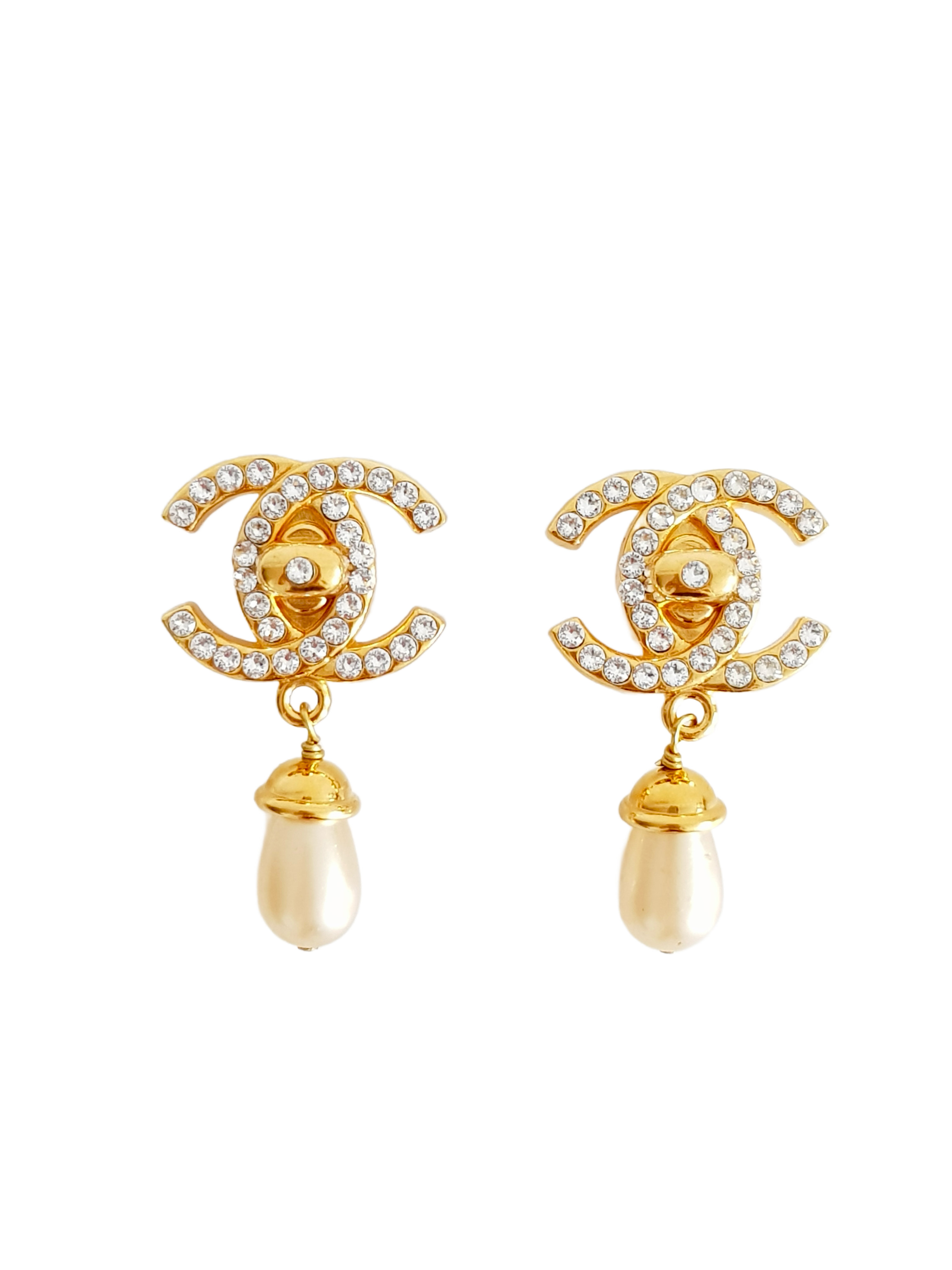 CHANEL FALL / WINTER 1996 (96A) GOLD PLATED RHINESTONE CRYSTAL EXCRUSTED CC LOGO TURNLOCK PEARL DROP CLIP-ON EARRINGS