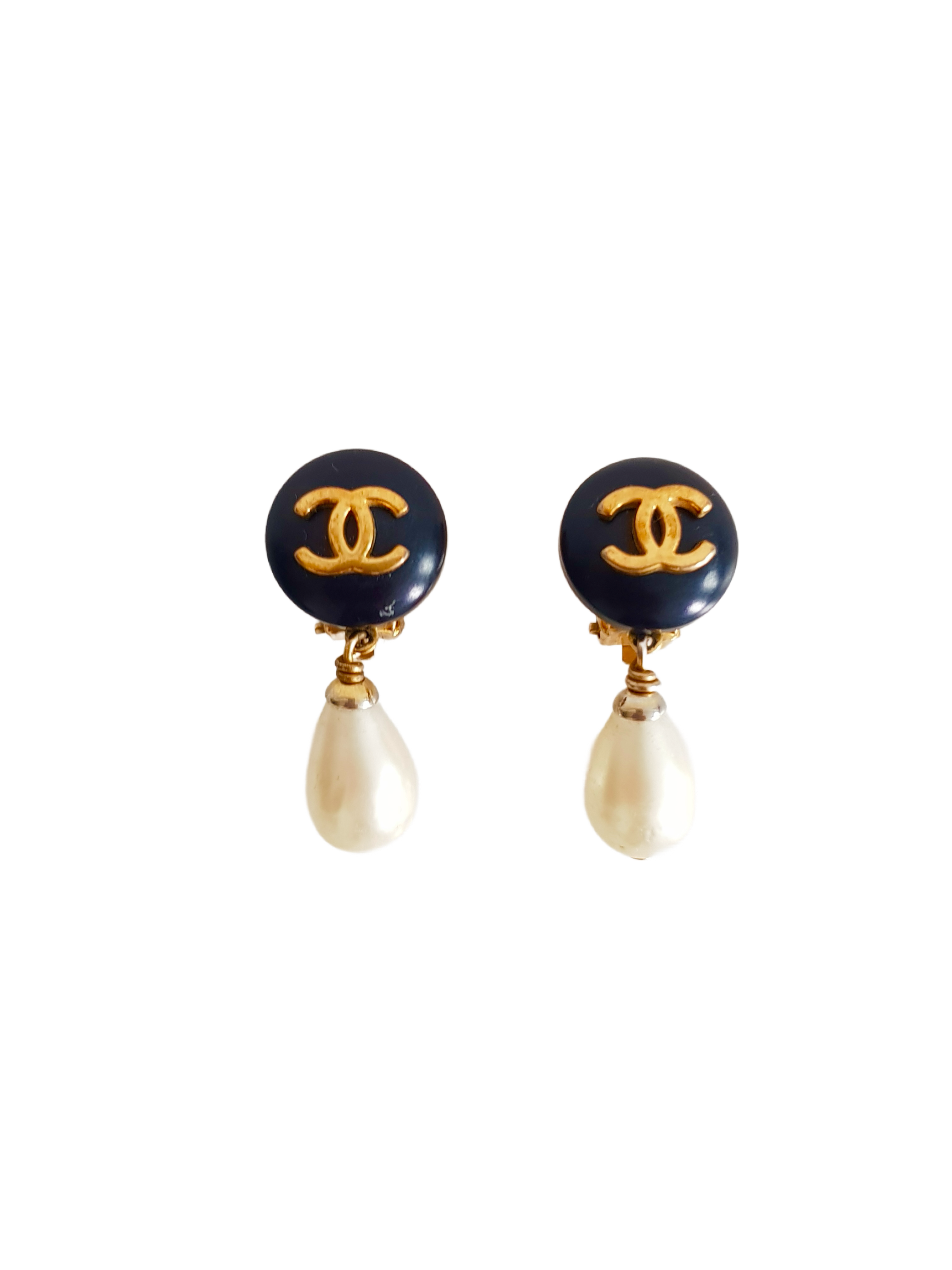 CHANEL FALL / WINTER 1997 (97A) BLACK RESIN GOLD PLATED CC LOGO PEARL DROP EARRINGS