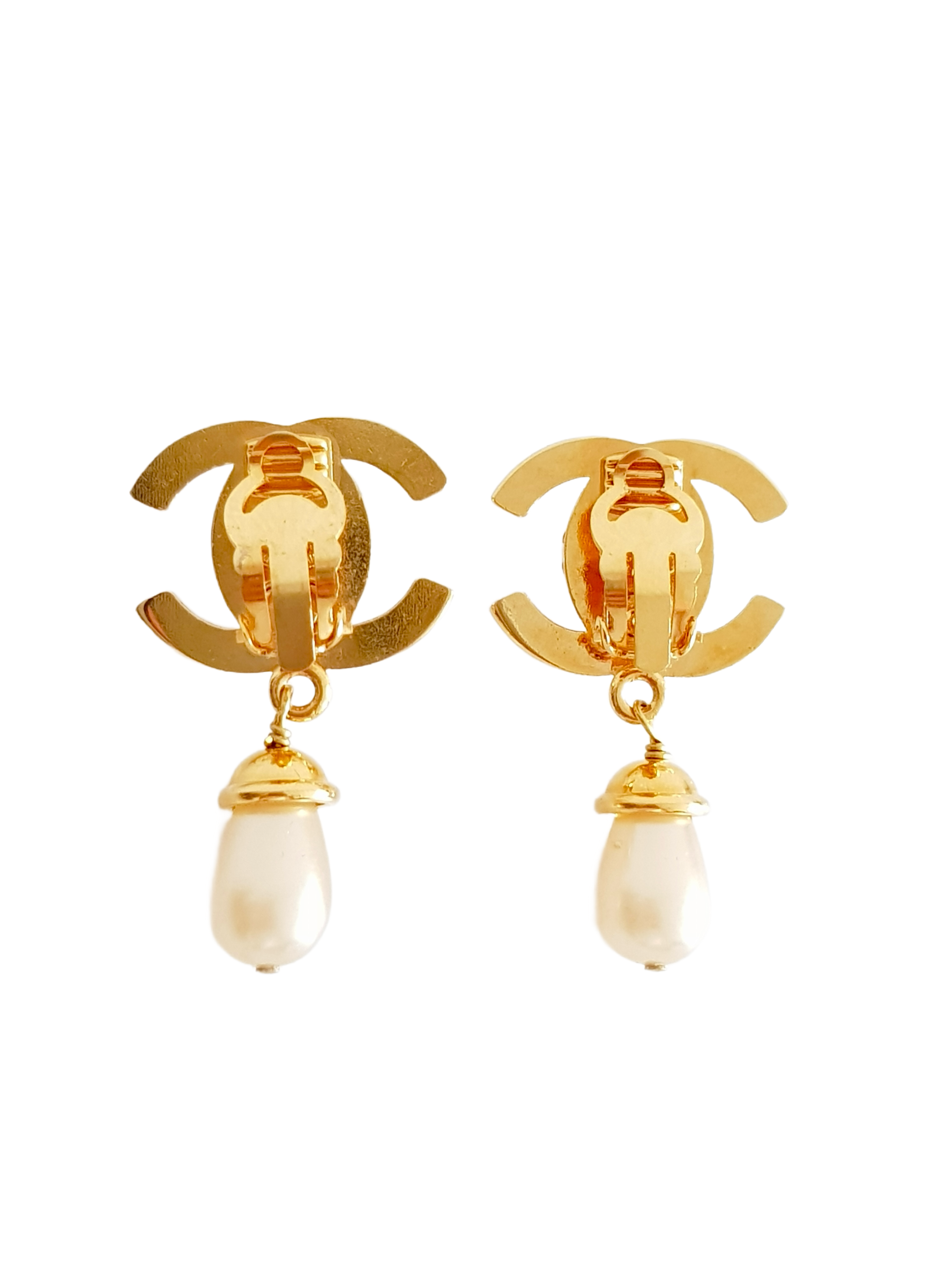 CHANEL FALL / WINTER 1996 (96A) GOLD PLATED RHINESTONE CRYSTAL EXCRUSTED CC LOGO TURNLOCK PEARL DROP CLIP-ON EARRINGS