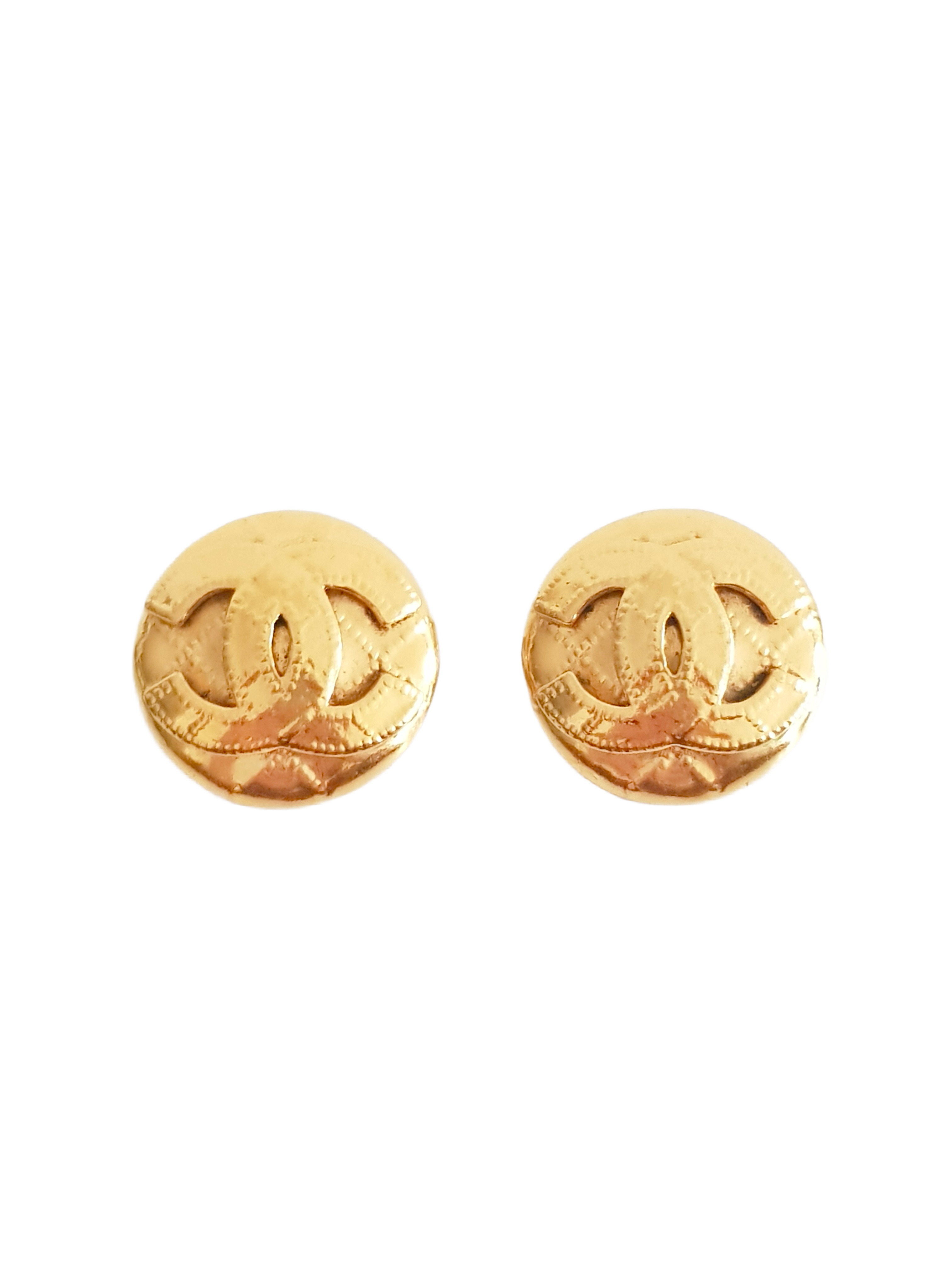 CHANEL SPRING / SUMMER 1994 (94P) GOLD PLATED QUILTED CC LOGO ROUND CLIP-ON EARRINGS