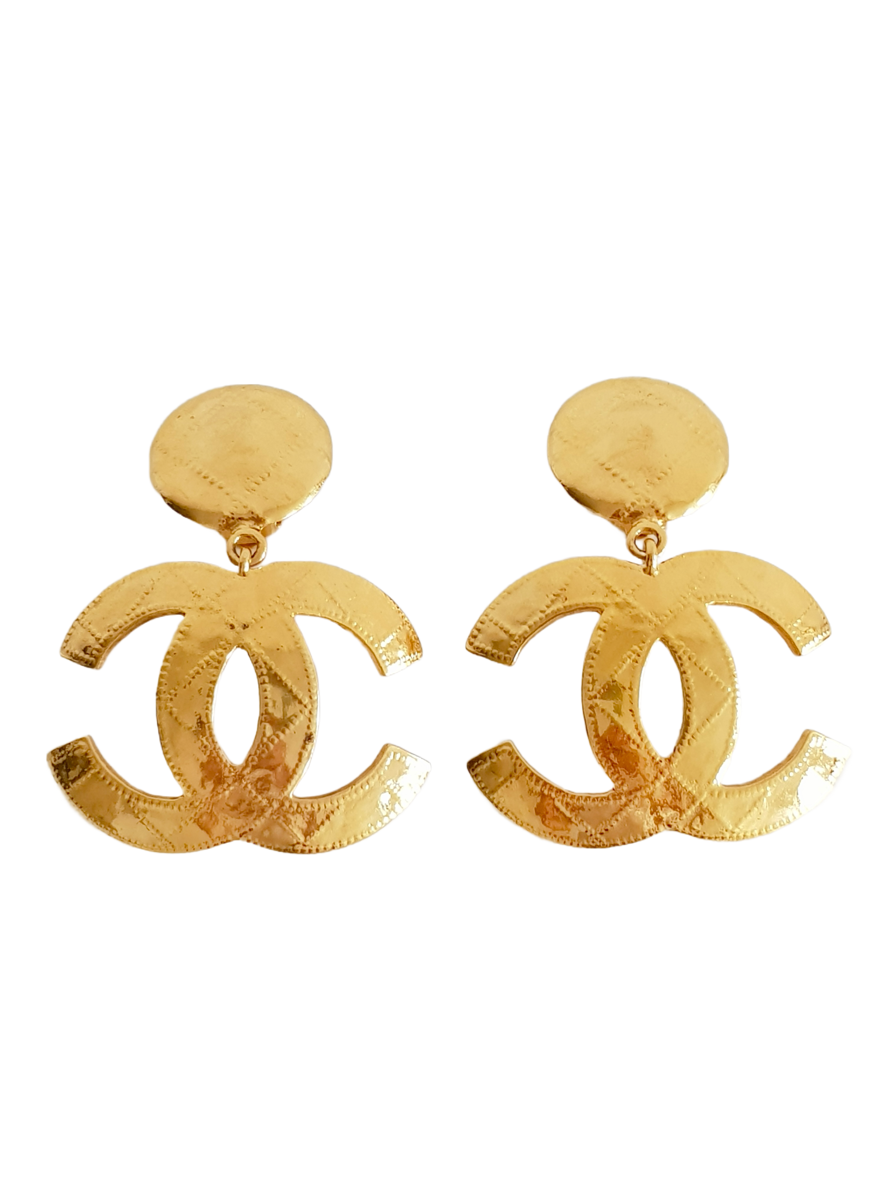 CHANEL SPRING / SUMMER 1994 (94P) GOLD PLATED QUILTED CC LOGO XL CLIP-ON EARRINGS