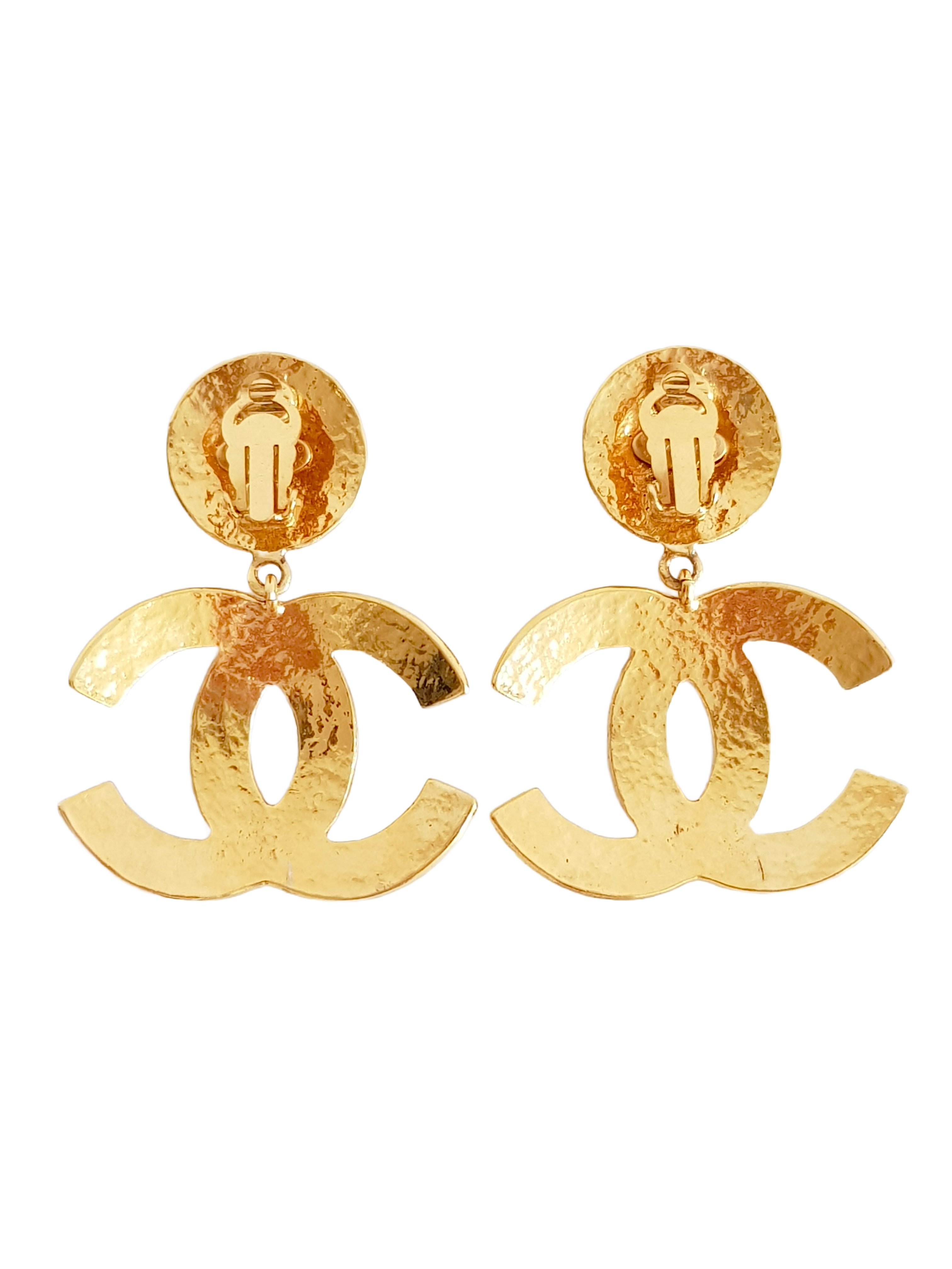CHANEL SPRING / SUMMER 1994 (94P) GOLD PLATED QUILTED CC LOGO XL CLIP-ON EARRINGS
