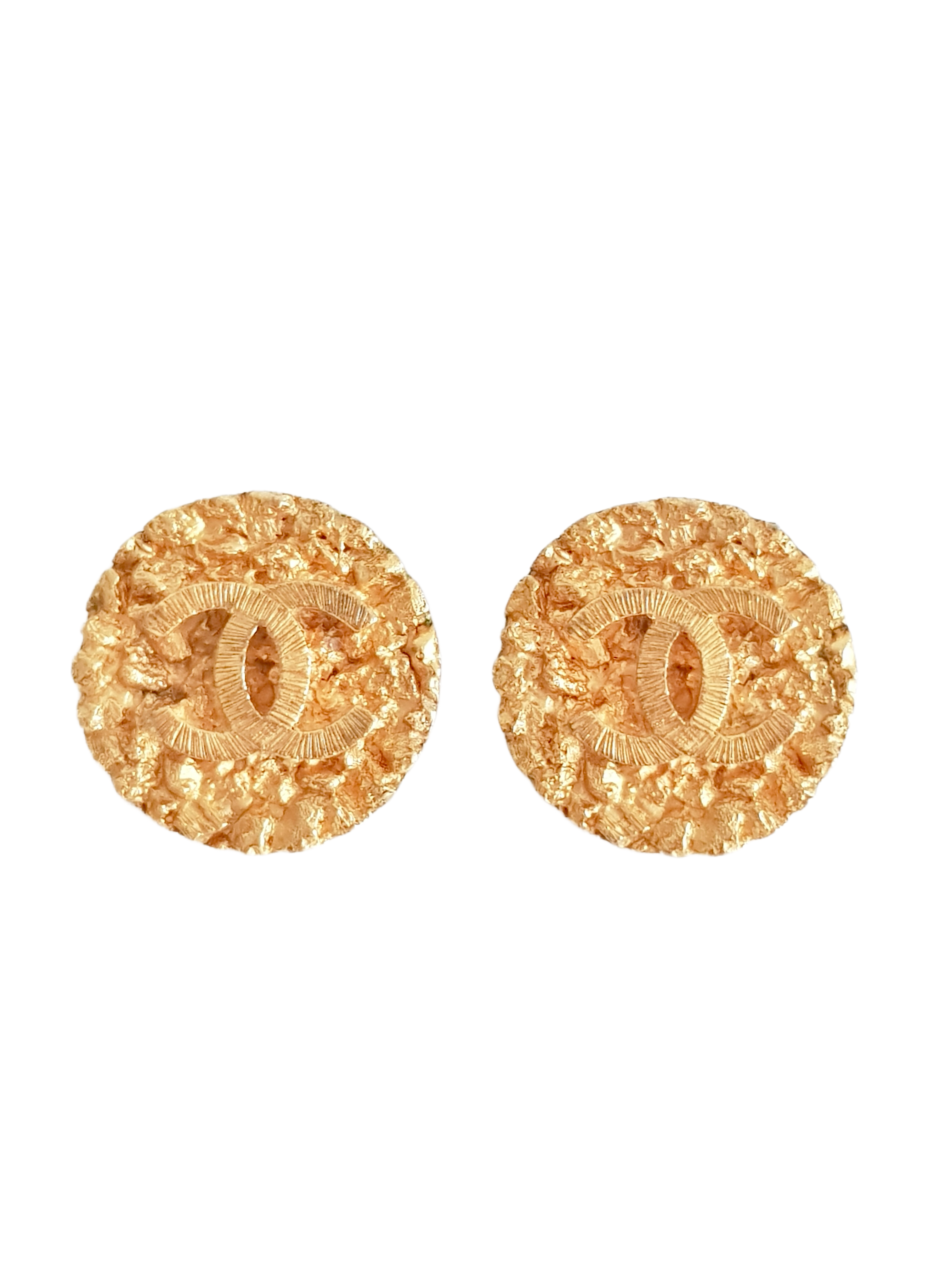 CHANEL CRUISE COLLECTION 1993 (93C) GOLD PLATED CC LOGO XL ROUND CLIP-ON EARRINGS
