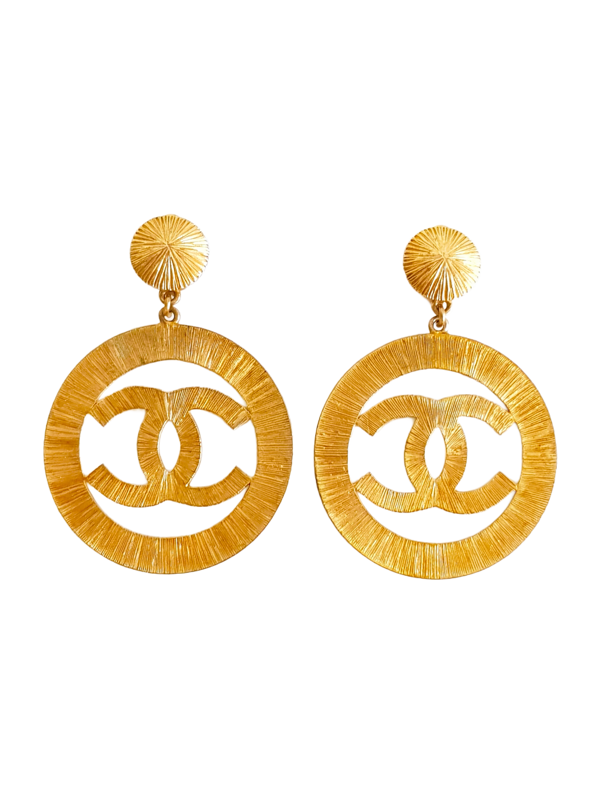 CHANEL FALL / WINTER 1993 (93A) GOLD PLATED CC LOGO XL SUNBURST CLIP-O