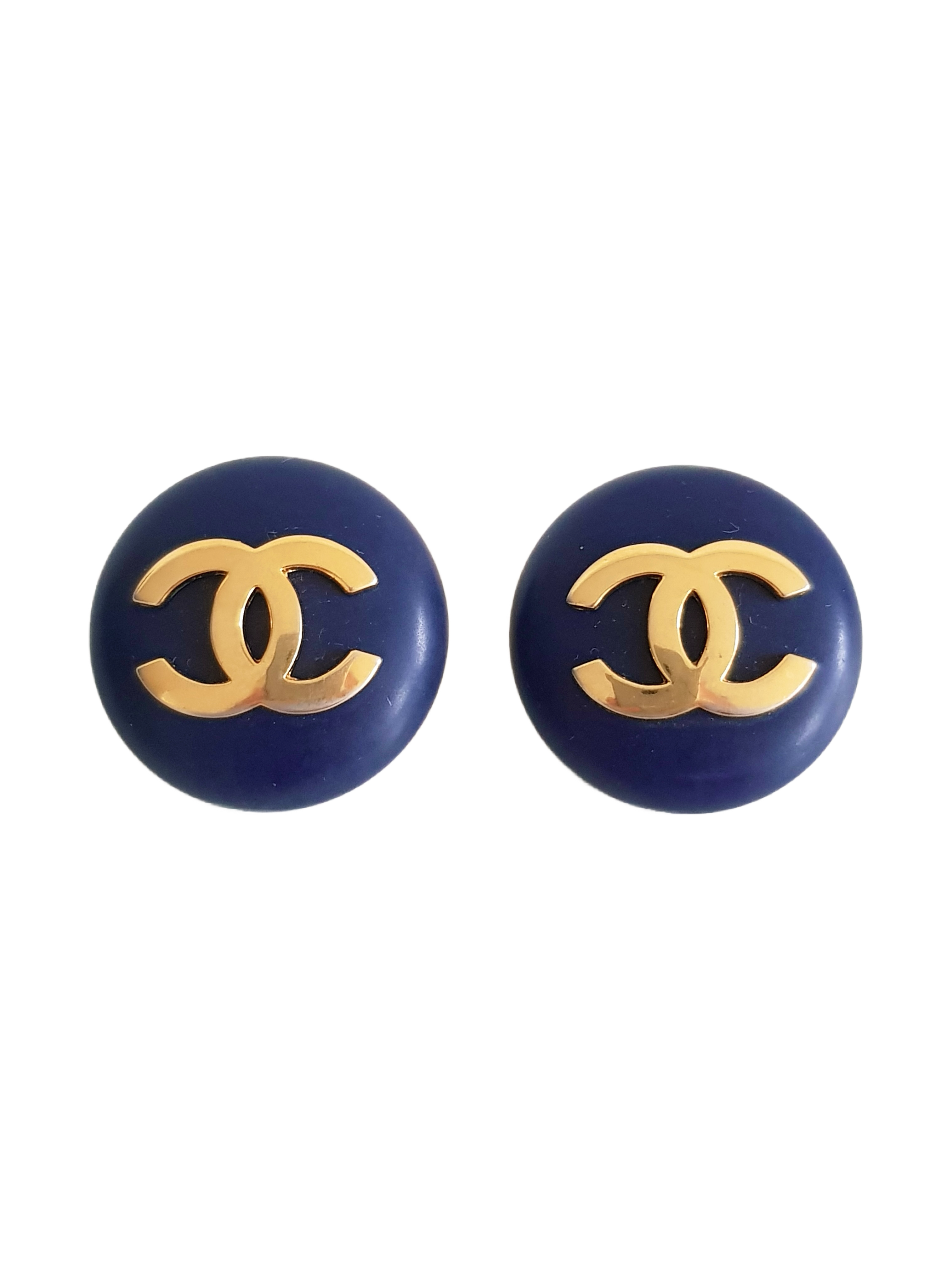 CHANEL SPRING / SUMMER 1991 (COLLECTION 25) BLUE LEATHER GOLD CC LOGO ROUND CLIP-ON EARRINGS