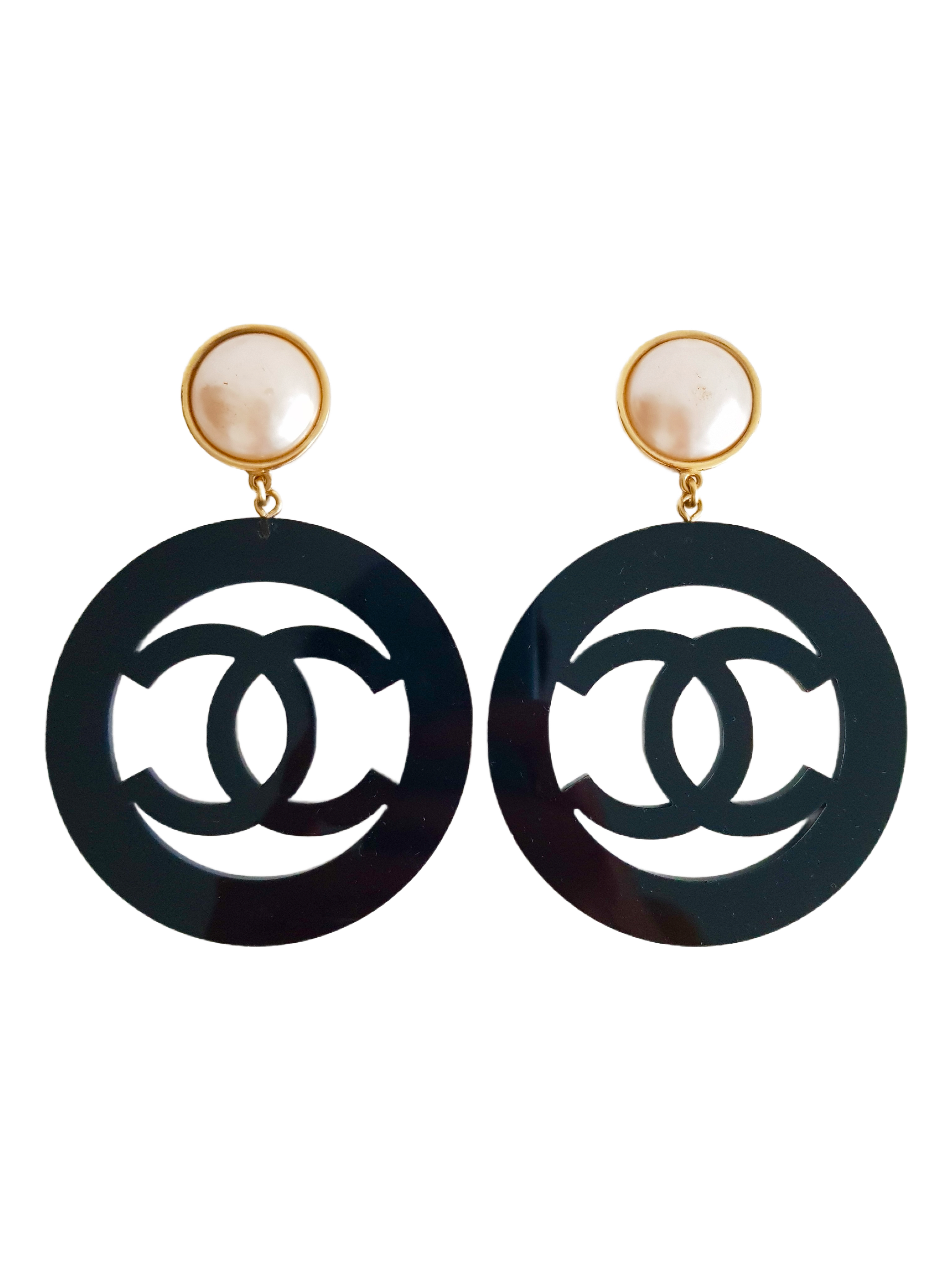 CHANEL FALL / WINTER 1992 (COLLECTION 28) BLACK RESIN CC LOGO XL CLIP-ON HOOP EARRINGS