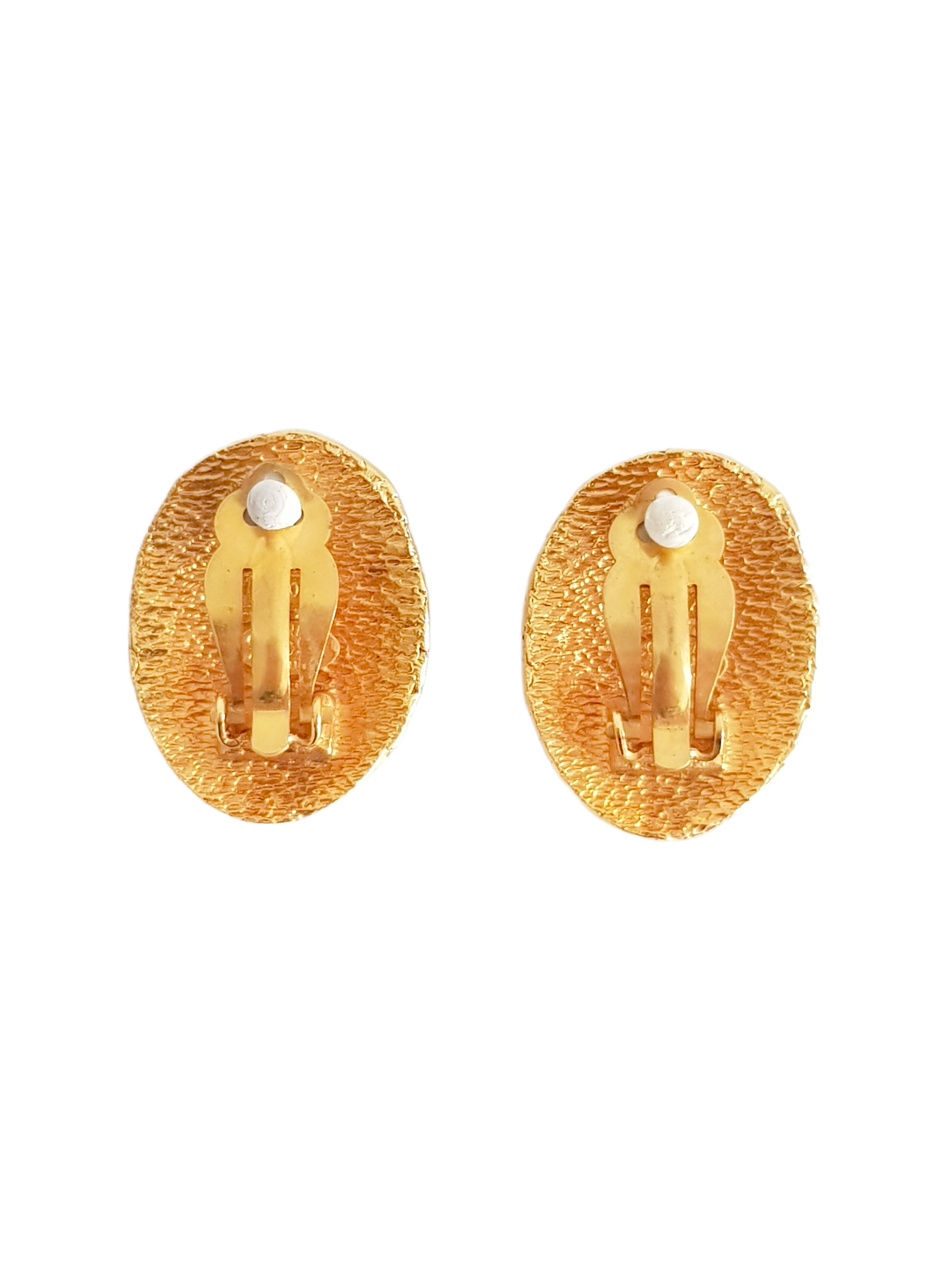 CHANEL FALL / WINTER 1992 (COLLECTION 29) GOLD PLATED QUILTED CC LOGO OVAL CLIP-ON EARRINGS
