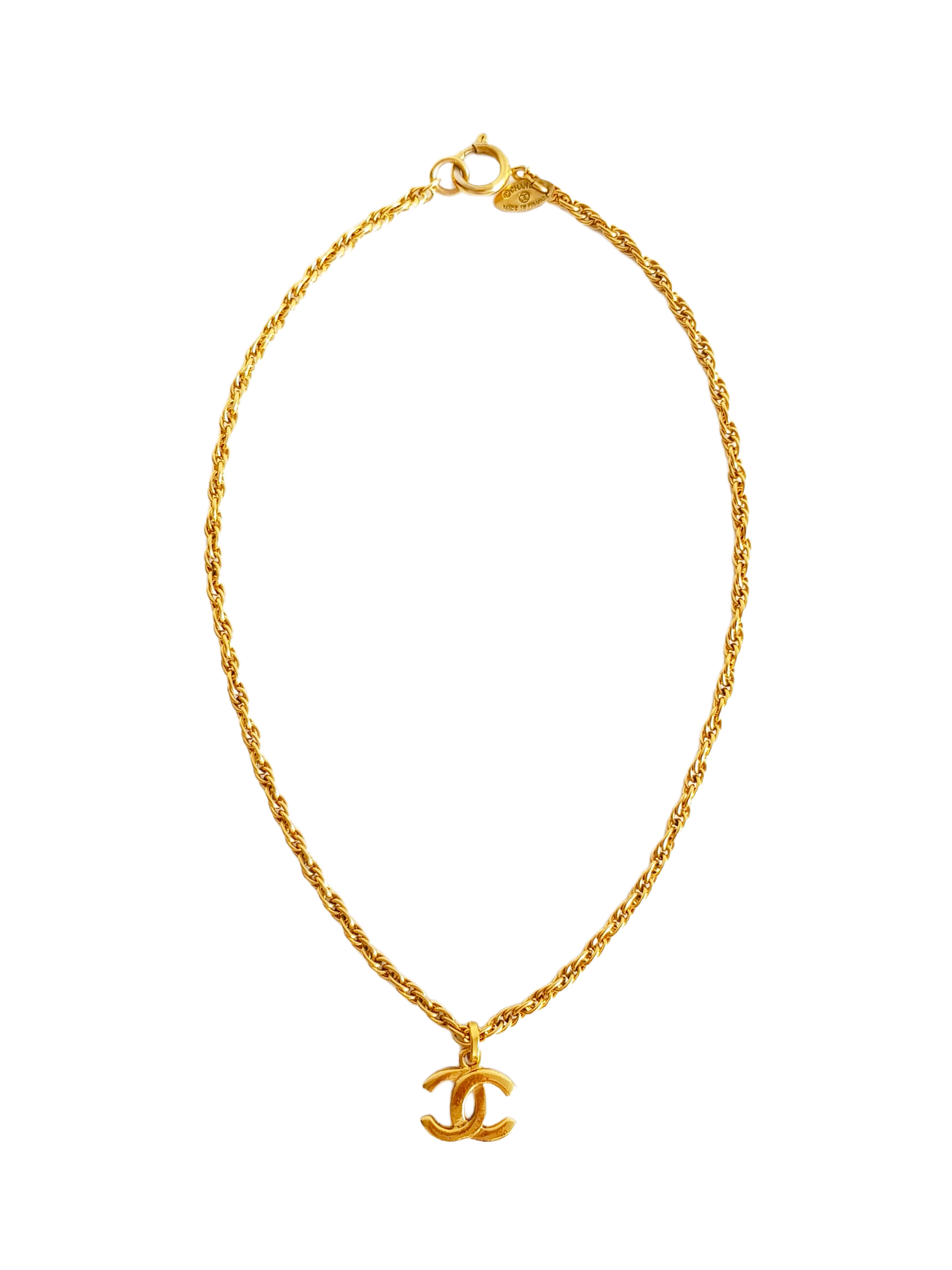 CHANEL 1980'S GOLD PLATED CC LOGO PENDANT TWISTED CHAIN NECKLACE