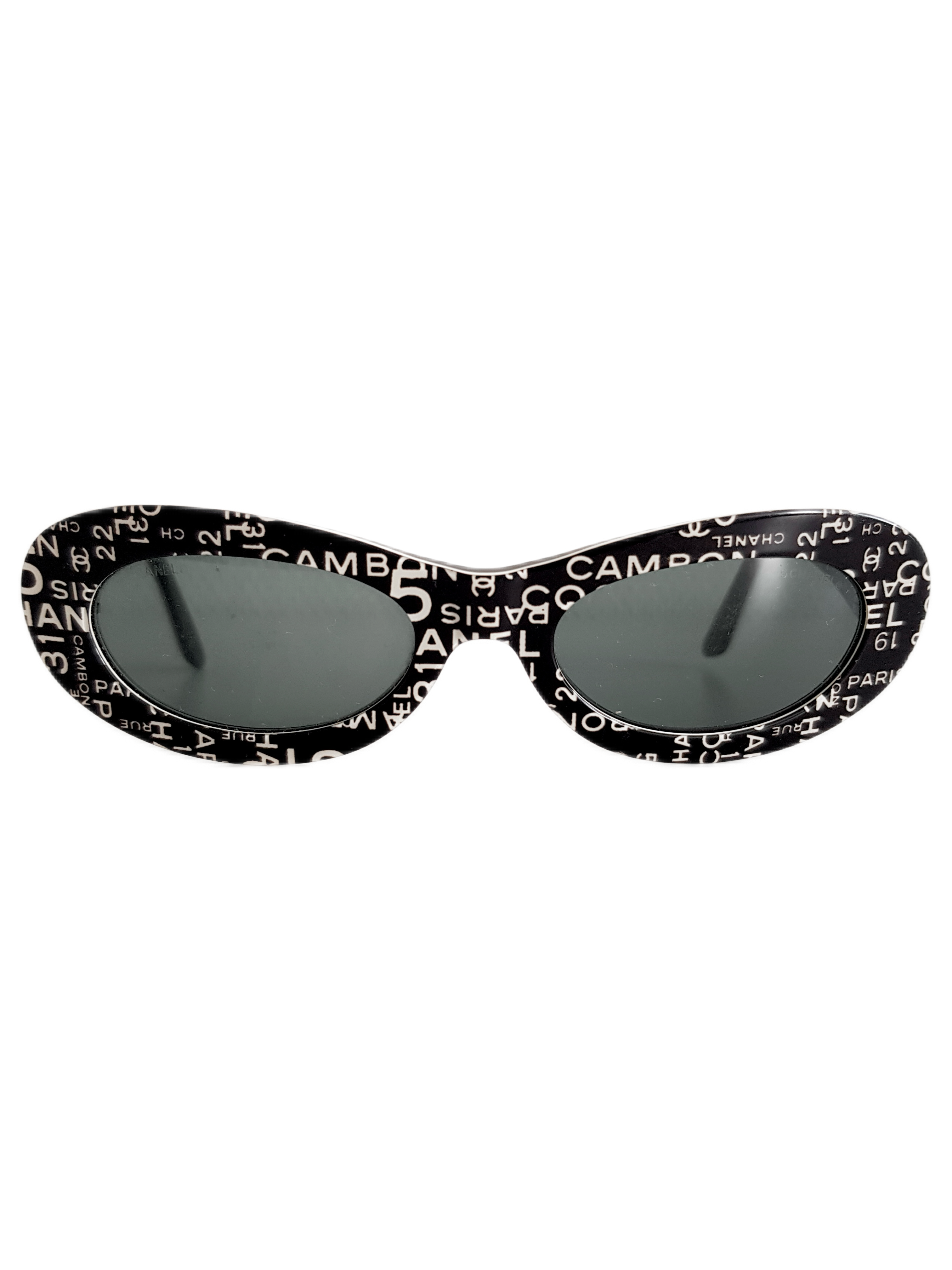CHANEL 1990’S (18315) BLACK LUCITE ‘CHANEL PARIS / NO.5 / 31 RUE CAMBON / 19 / 22 / COCO / CC LOGO’-IMAGERY SUNGLASSES