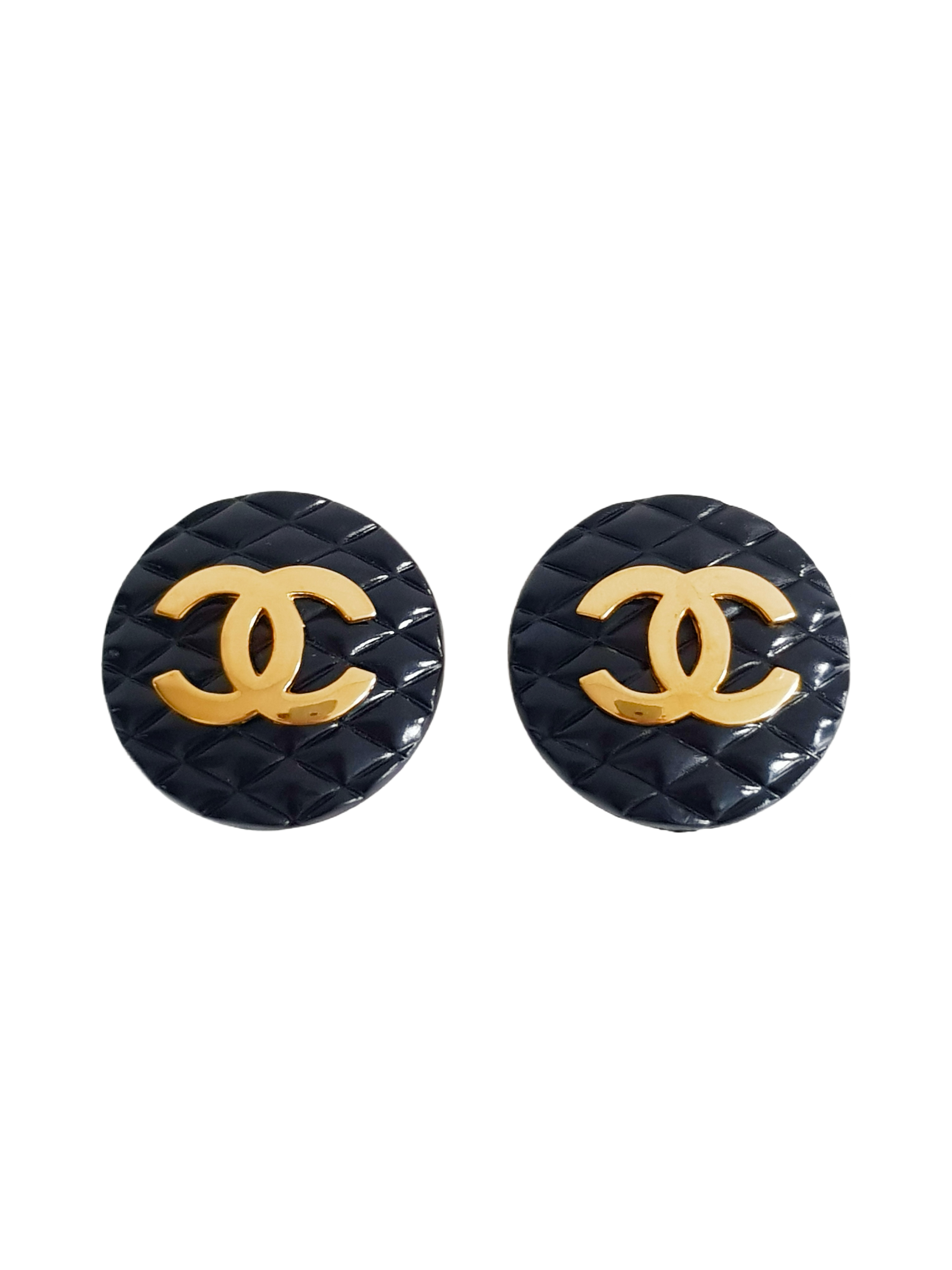 CHANEL FALL / WINTER 1995 (95A) BLACK QUILTED RESIN GOLD PLATED CC LOGO ROUND CLIP-ON EARRINGS