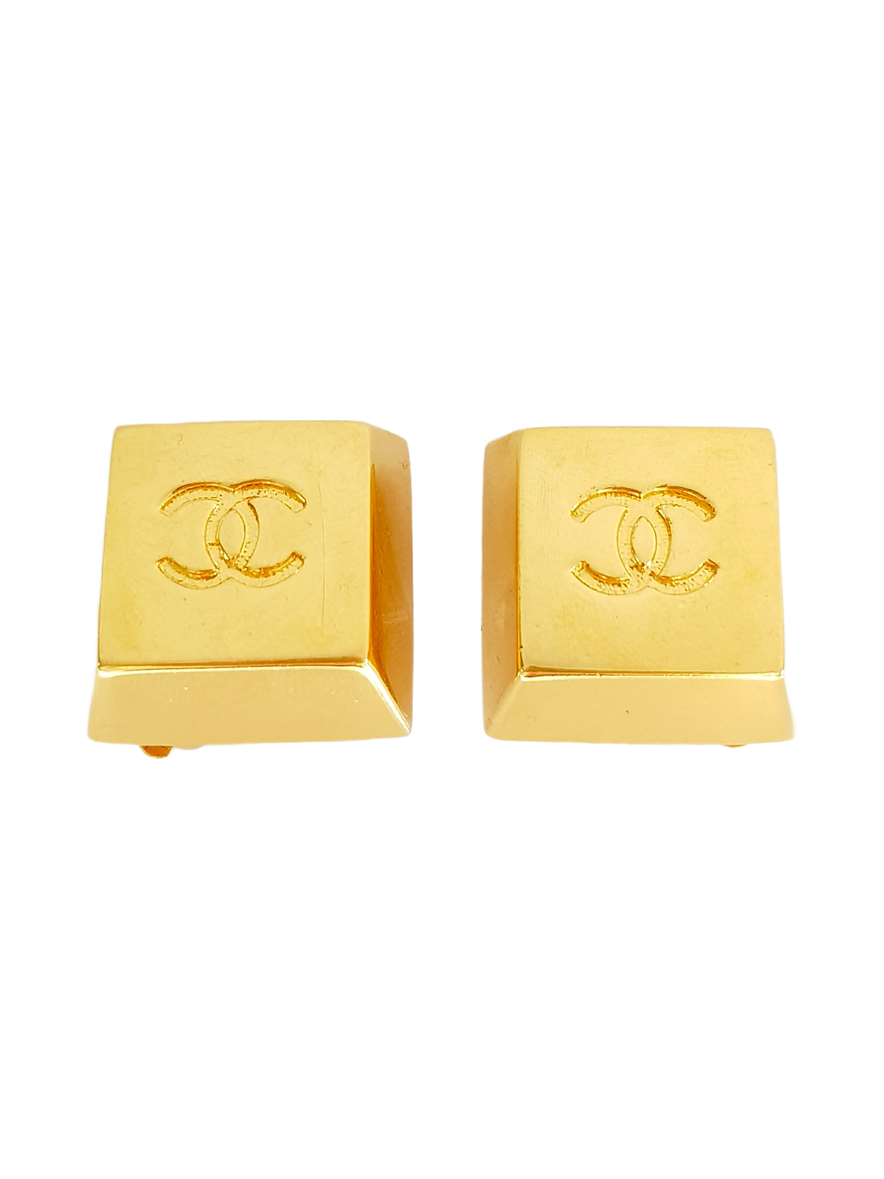 CHANEL FALL / WINTER 1991 GOLD PLATED CC LOGO SQUARE CLIP-ON EARRINGS